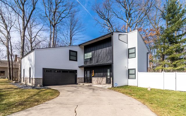 1319 Pine Mills Court, Fort Wayne, IN 46845