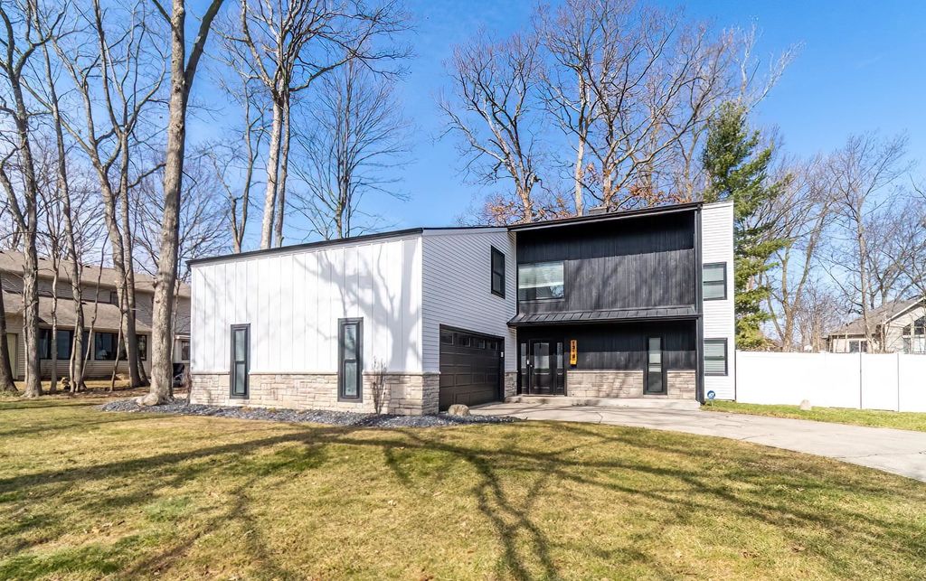 1319 Pine Mills Court, Fort Wayne, IN 46845