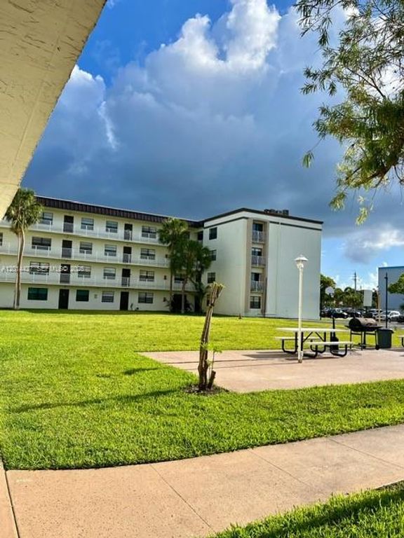500 NE 2nd St 211, Dania Beach, FL 33004