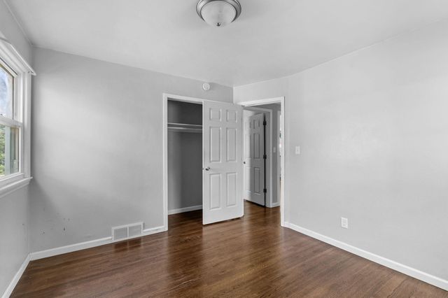 2168 Hawthorne Avenue E, Saint Paul, MN 55119