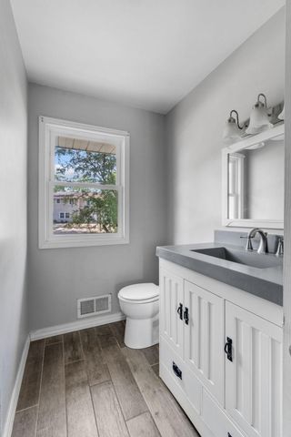 2168 Hawthorne Avenue E, Saint Paul, MN 55119