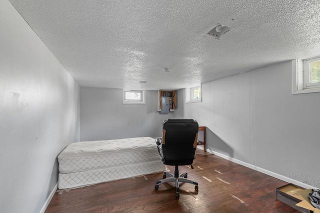 2168 Hawthorne Avenue E, Saint Paul, MN 55119