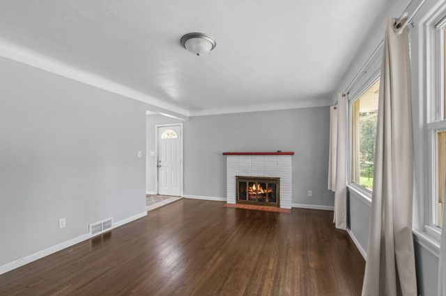 2168 Hawthorne Avenue E, Saint Paul, MN 55119