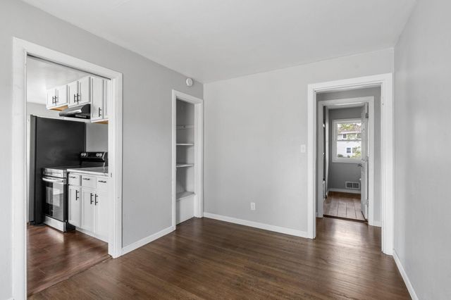 2168 Hawthorne Avenue E, Saint Paul, MN 55119