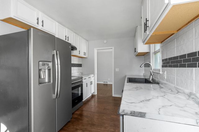 2168 Hawthorne Avenue E, Saint Paul, MN 55119