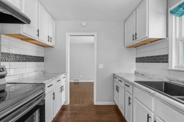 2168 Hawthorne Avenue E, Saint Paul, MN 55119
