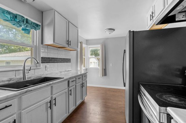 2168 Hawthorne Avenue E, Saint Paul, MN 55119