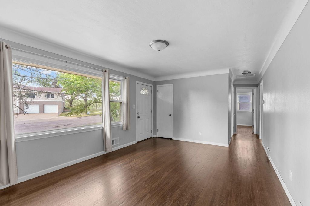 2168 Hawthorne Avenue E, Saint Paul, MN 55119 — photo 4