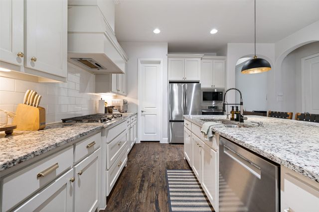 662 Thoroughbred Avenue, Frisco, TX 75036