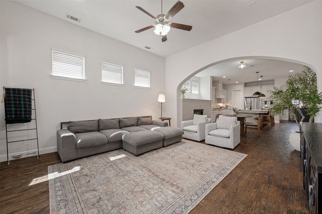 662 Thoroughbred Avenue, Frisco, TX 75036