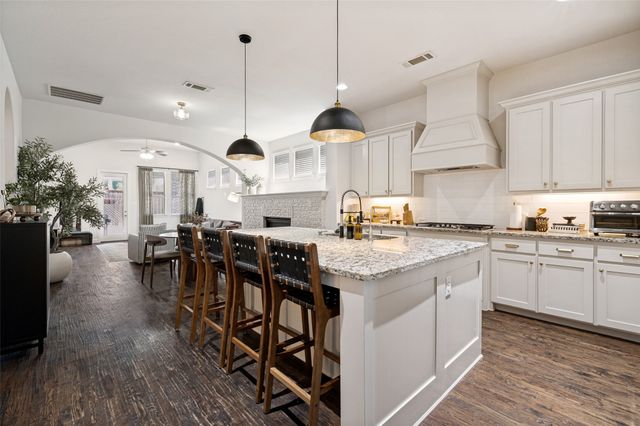 662 Thoroughbred Avenue, Frisco, TX 75036