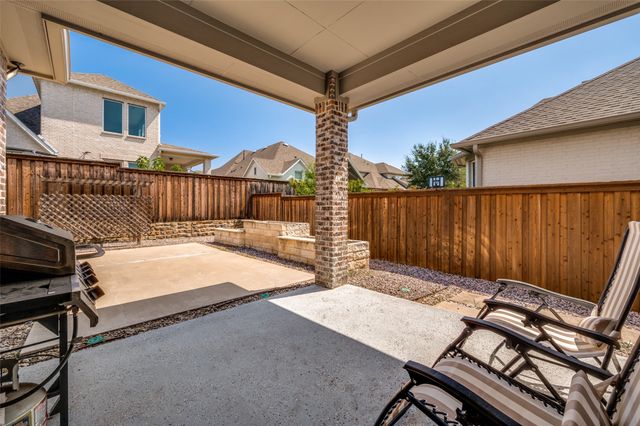 662 Thoroughbred Avenue, Frisco, TX 75036