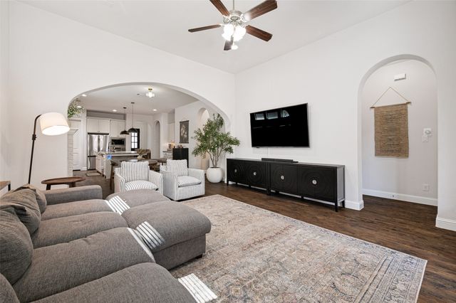 662 Thoroughbred Avenue, Frisco, TX 75036
