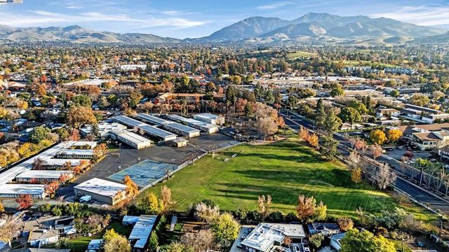 4004 Salem St, Concord, CA 94521