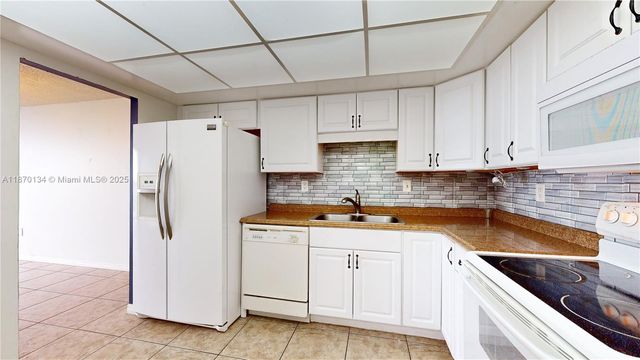 18011 Biscayne Blvd 903, Aventura, FL 33160