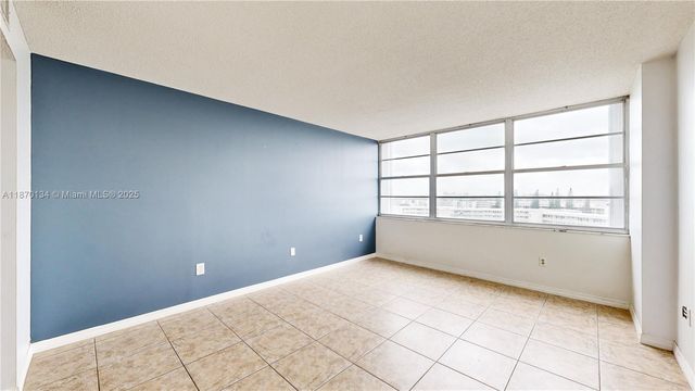 18011 Biscayne Blvd 903, Aventura, FL 33160