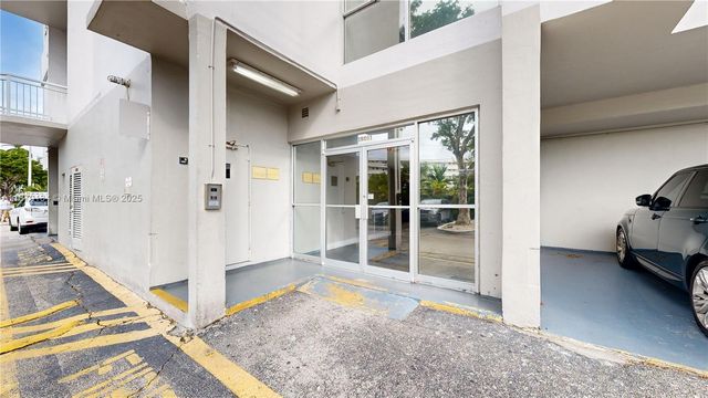 18011 Biscayne Blvd 903, Aventura, FL 33160