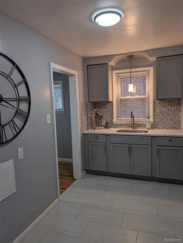 8277 Sussex Street, Detroit, MI 48228