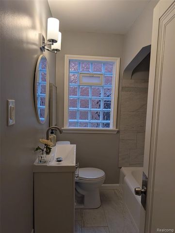 8277 Sussex Street, Detroit, MI 48228