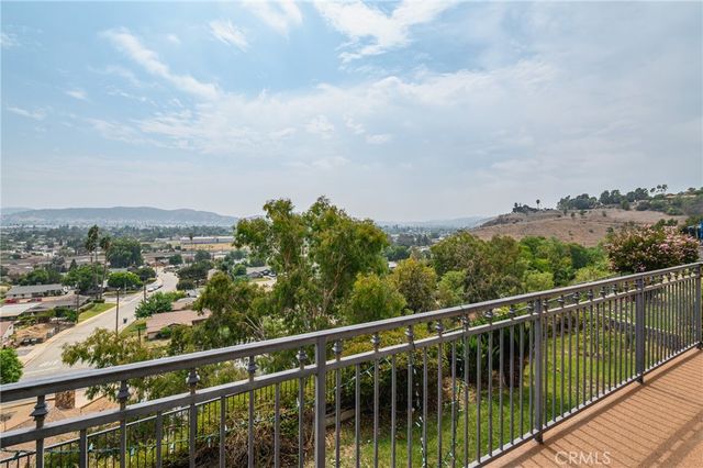 1688 Crest View, Pomona, CA 91768