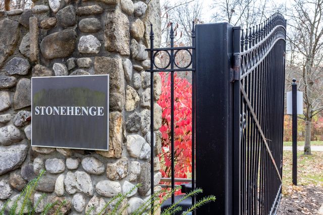 5101 Garden Gateway Road, Valparaiso, IN 46383