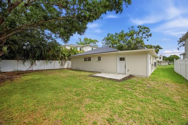 5207 W CLEVELAND STREET, Tampa, FL 33609