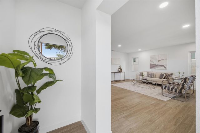 5207 W CLEVELAND STREET, Tampa, FL 33609