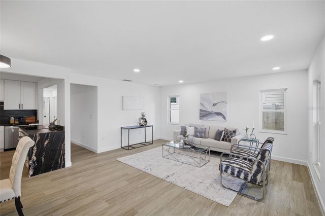 5207 W CLEVELAND STREET, Tampa, FL 33609
