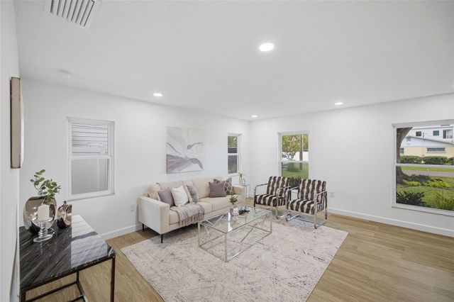 5207 W CLEVELAND STREET, Tampa, FL 33609