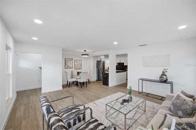 5207 W CLEVELAND STREET, Tampa, FL 33609