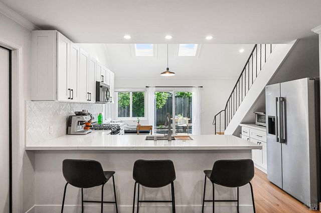 855 Garden Ct, Petaluma, CA 94954