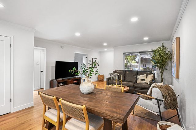 855 Garden Ct, Petaluma, CA 94954