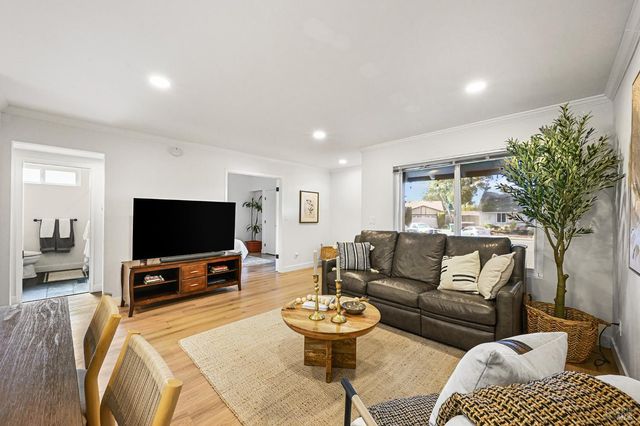 855 Garden Ct, Petaluma, CA 94954