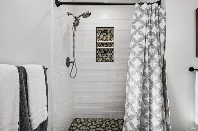 855 Garden Ct, Petaluma, CA 94954