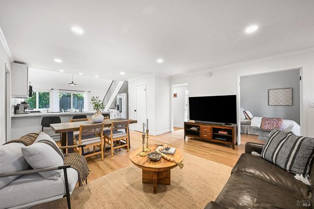 855 Garden Ct, Petaluma, CA 94954