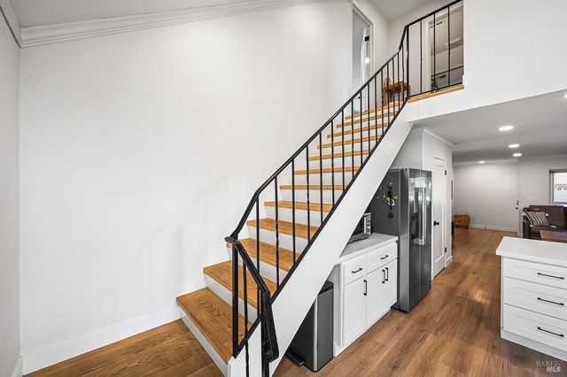 855 Garden Ct, Petaluma, CA 94954