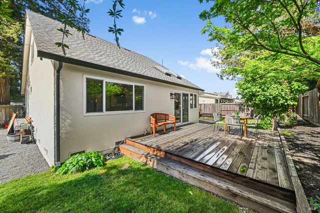 855 Garden Ct, Petaluma, CA 94954