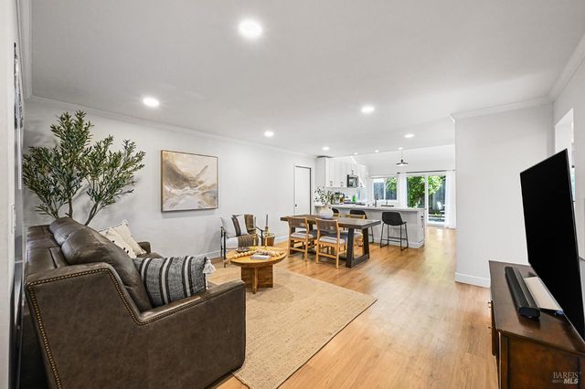 855 Garden Ct, Petaluma, CA 94954