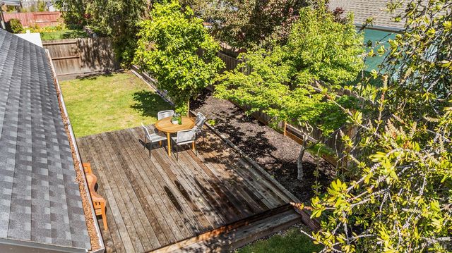855 Garden Ct, Petaluma, CA 94954