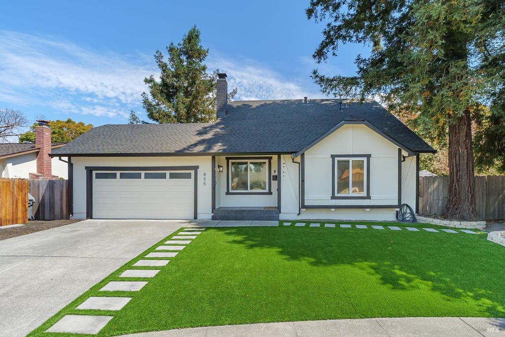 855 Garden Ct, Petaluma, CA 94954