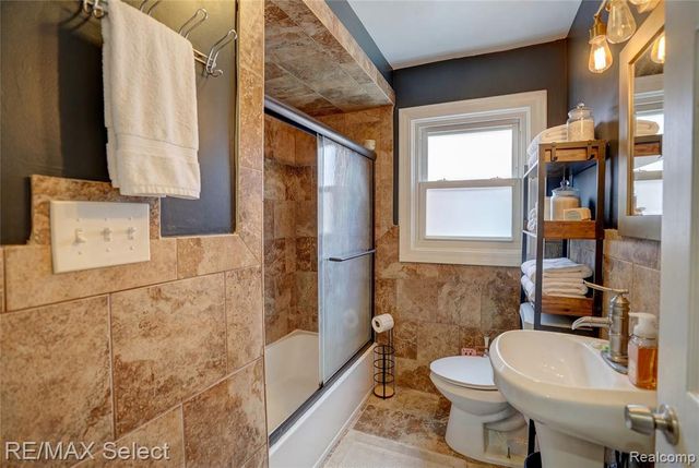 22938 California Street, Saint Clair Shores, MI 48080