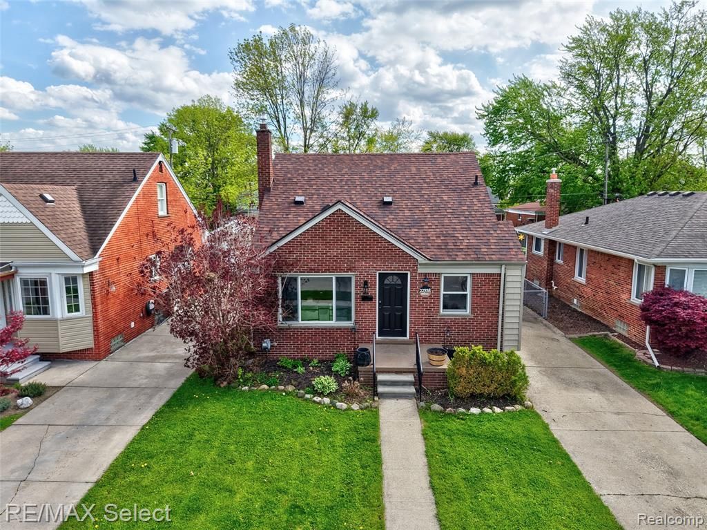 22938 California Street, Saint Clair Shores, MI 48080