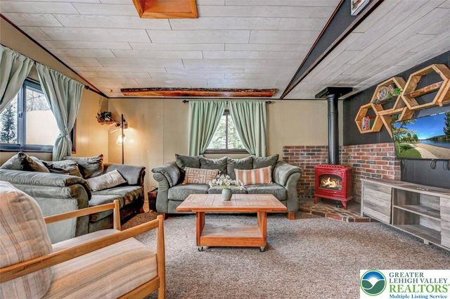 1543 Lake Lane, Tobyhanna Twp, PA 18347