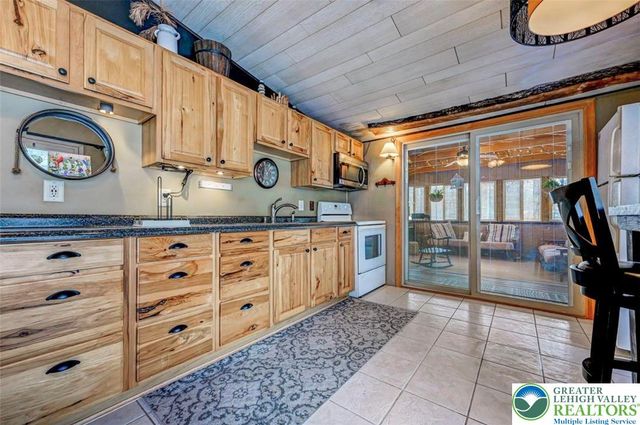 1543 Lake Lane, Tobyhanna Twp, PA 18347