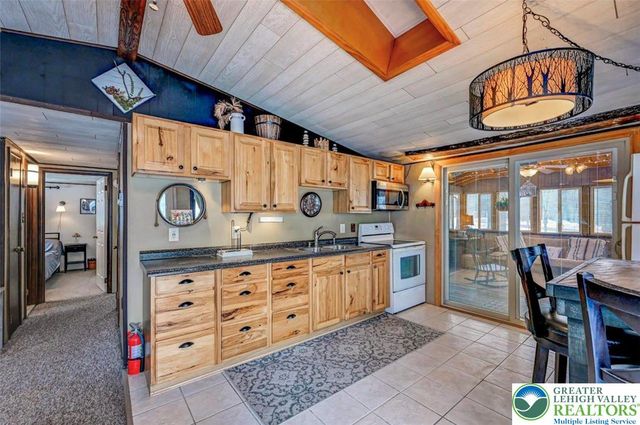 1543 Lake Lane, Tobyhanna Twp, PA 18347