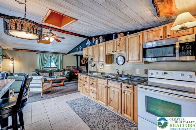 1543 Lake Lane, Tobyhanna Twp, PA 18347