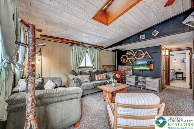 1543 Lake Lane, Tobyhanna Twp, PA 18347