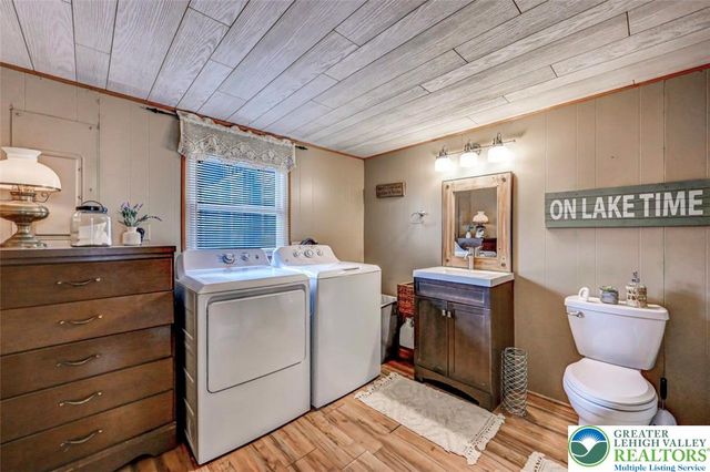 1543 Lake Lane, Tobyhanna Twp, PA 18347