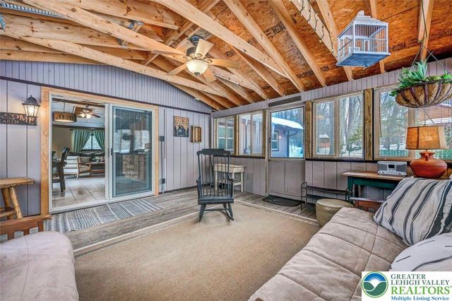 1543 Lake Lane, Tobyhanna Twp, PA 18347