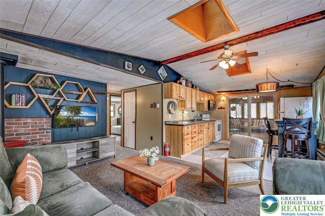 1543 Lake Lane, Tobyhanna Twp, PA 18347